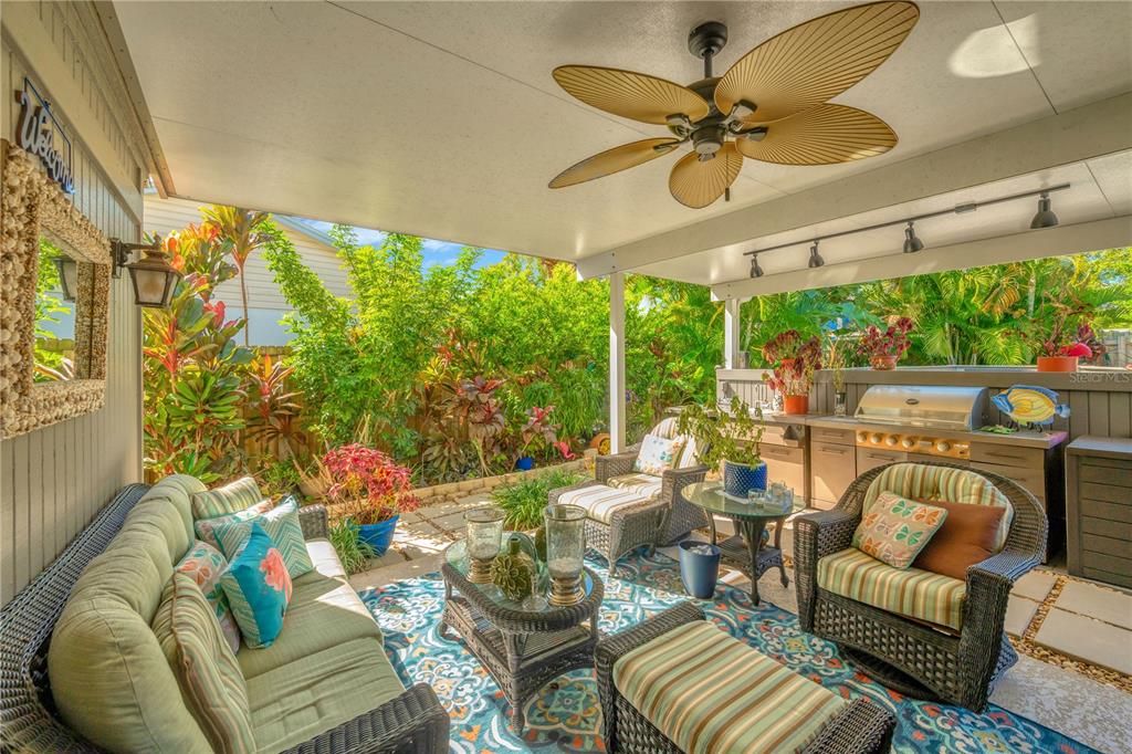 Под контрактом: $525,000 (3 спален, 2 ванн, 2055 Квадратных фут)