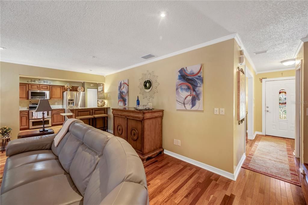 Под контрактом: $525,000 (3 спален, 2 ванн, 2055 Квадратных фут)