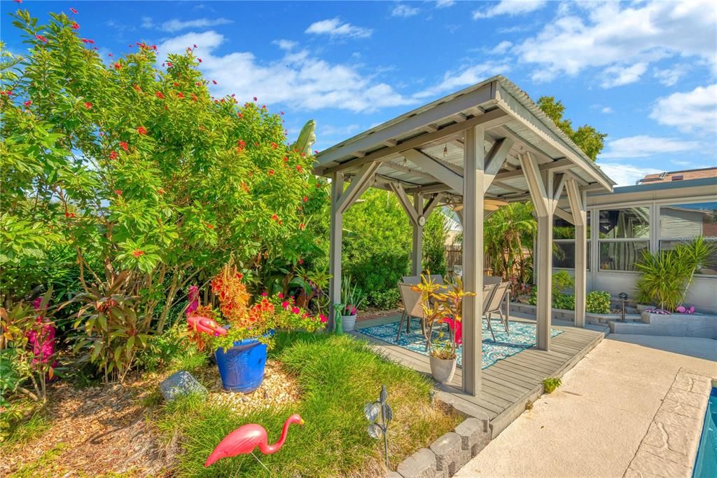 Под контрактом: $525,000 (3 спален, 2 ванн, 2055 Квадратных фут)