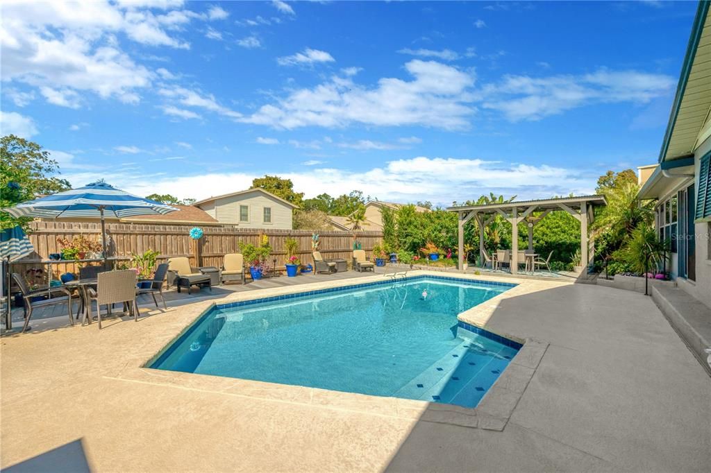 Под контрактом: $525,000 (3 спален, 2 ванн, 2055 Квадратных фут)