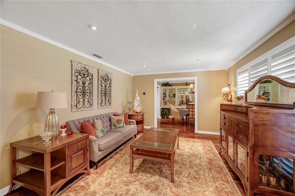 Под контрактом: $525,000 (3 спален, 2 ванн, 2055 Квадратных фут)