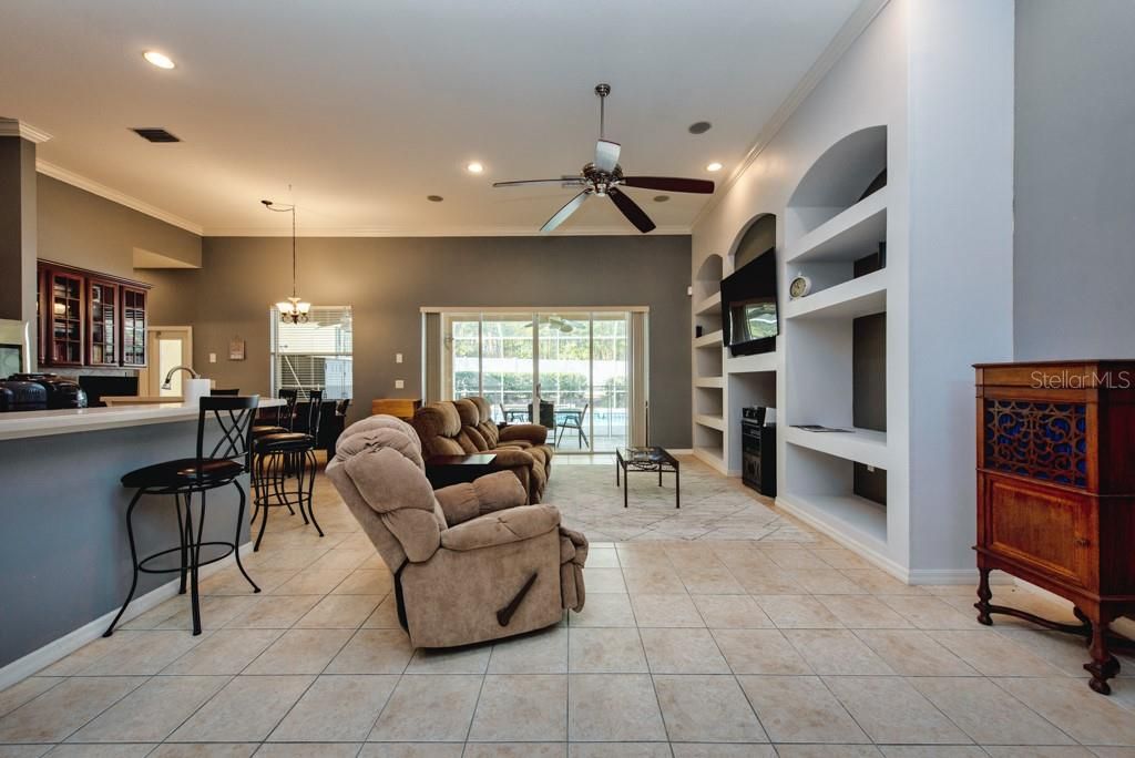 For Sale: $580,000 (4 beds, 3 baths, 2821 Square Feet)