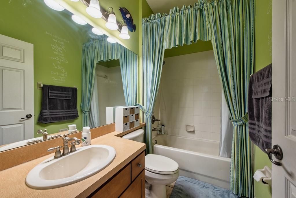 For Sale: $580,000 (4 beds, 3 baths, 2821 Square Feet)