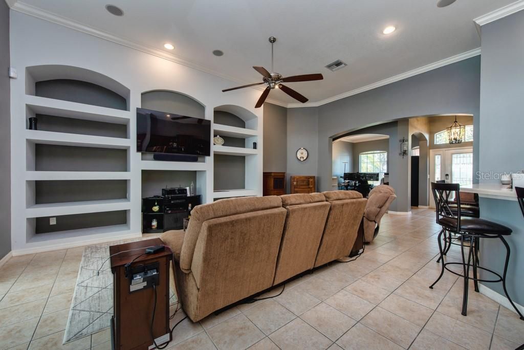 For Sale: $580,000 (4 beds, 3 baths, 2821 Square Feet)