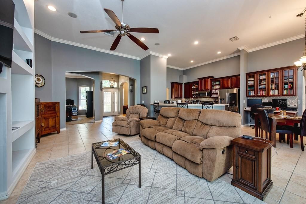 For Sale: $580,000 (4 beds, 3 baths, 2821 Square Feet)