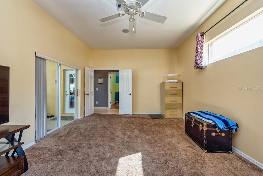 For Sale: $580,000 (4 beds, 3 baths, 2821 Square Feet)