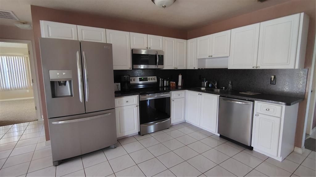 待售: $480,000 (3 贝兹, 2 浴室, 1981 平方英尺)