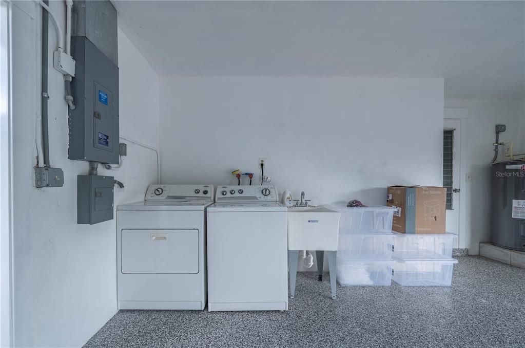 For Sale: $599,000 (3 beds, 2 baths, 1782 Square Feet)