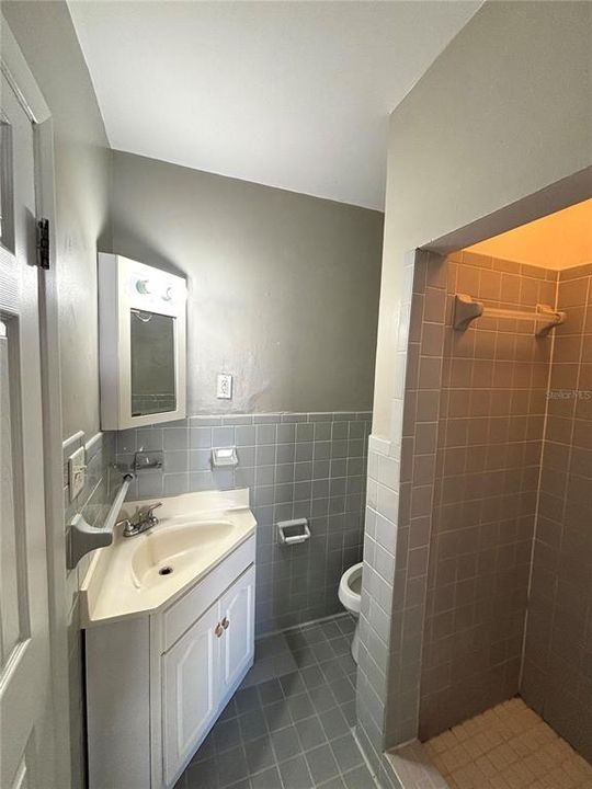 出租: $2,100 (4 贝兹, 3 浴室, 2089 平方英尺)