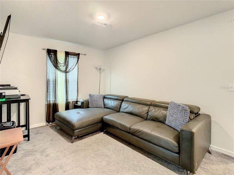 For Rent: $2,845 (5 beds, 3 baths, 2615 Square Feet)