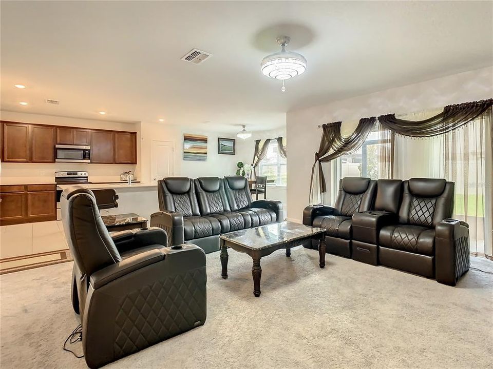 For Rent: $2,845 (5 beds, 3 baths, 2615 Square Feet)