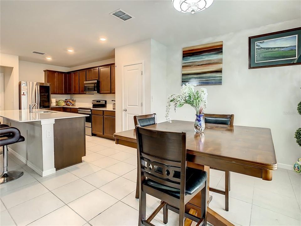 For Rent: $2,845 (5 beds, 3 baths, 2615 Square Feet)