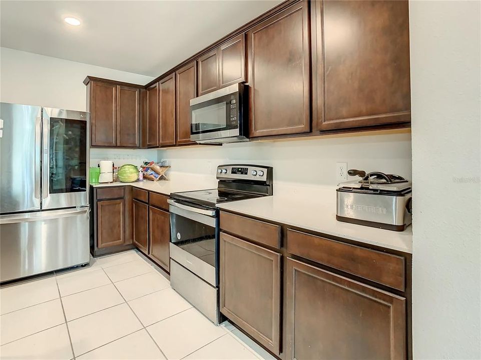 For Rent: $2,845 (5 beds, 3 baths, 2615 Square Feet)