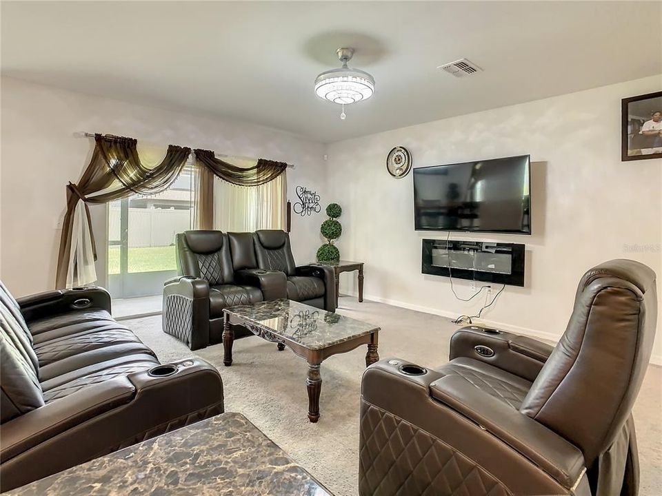 For Rent: $2,845 (5 beds, 3 baths, 2615 Square Feet)