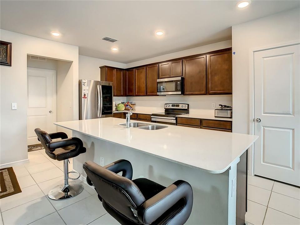 For Rent: $2,845 (5 beds, 3 baths, 2615 Square Feet)