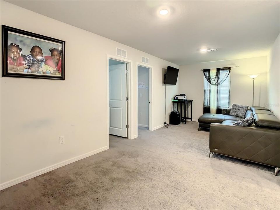 For Rent: $2,845 (5 beds, 3 baths, 2615 Square Feet)