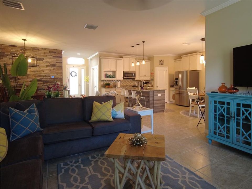 En Venta: $425,000 (3 camas, 2 baños, 1699 Pies cuadrados)