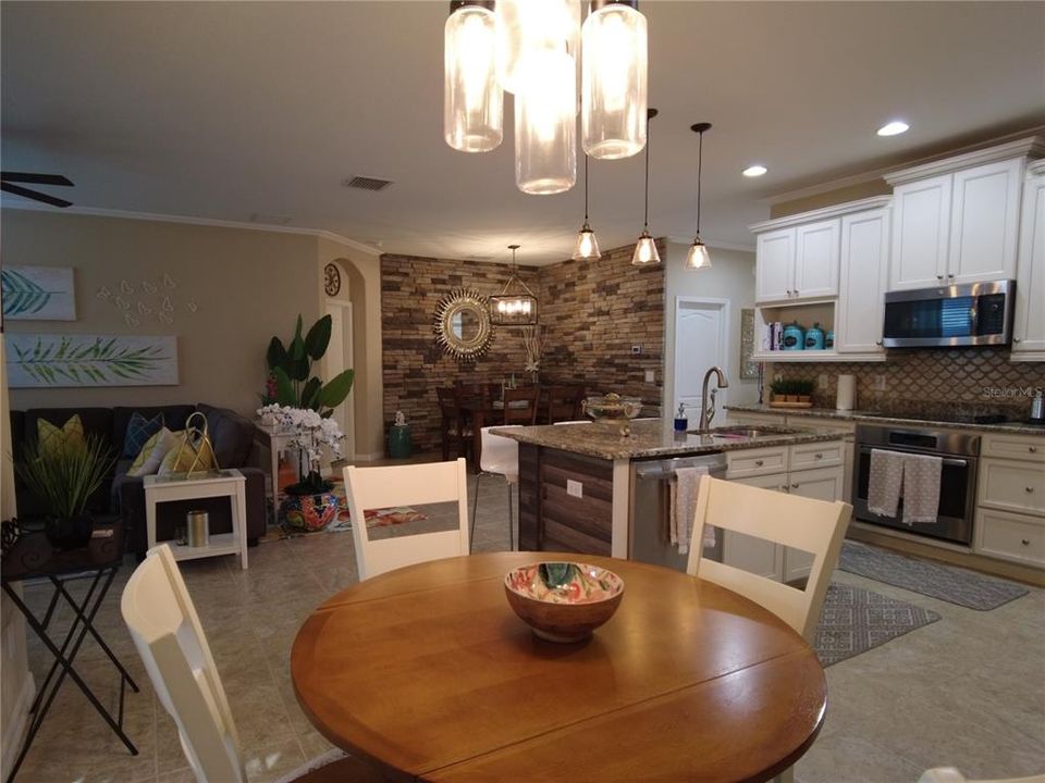 En Venta: $425,000 (3 camas, 2 baños, 1699 Pies cuadrados)