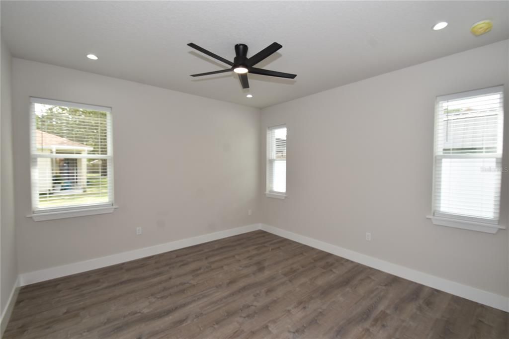 В аренду: $2,000 (3 спален, 2 ванн, 1368 Квадратных фут)