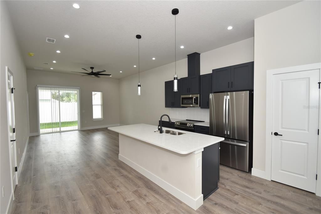 В аренду: $2,000 (3 спален, 2 ванн, 1368 Квадратных фут)