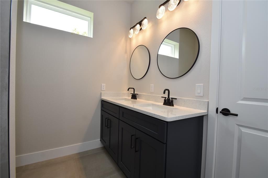 В аренду: $2,000 (3 спален, 2 ванн, 1368 Квадратных фут)