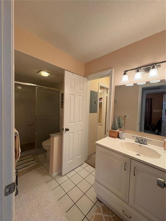 For Rent: $1,800 (2 beds, 1 baths, 812 Square Feet)