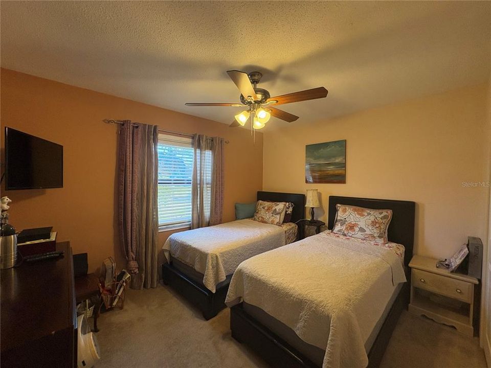 For Rent: $1,800 (2 beds, 1 baths, 812 Square Feet)