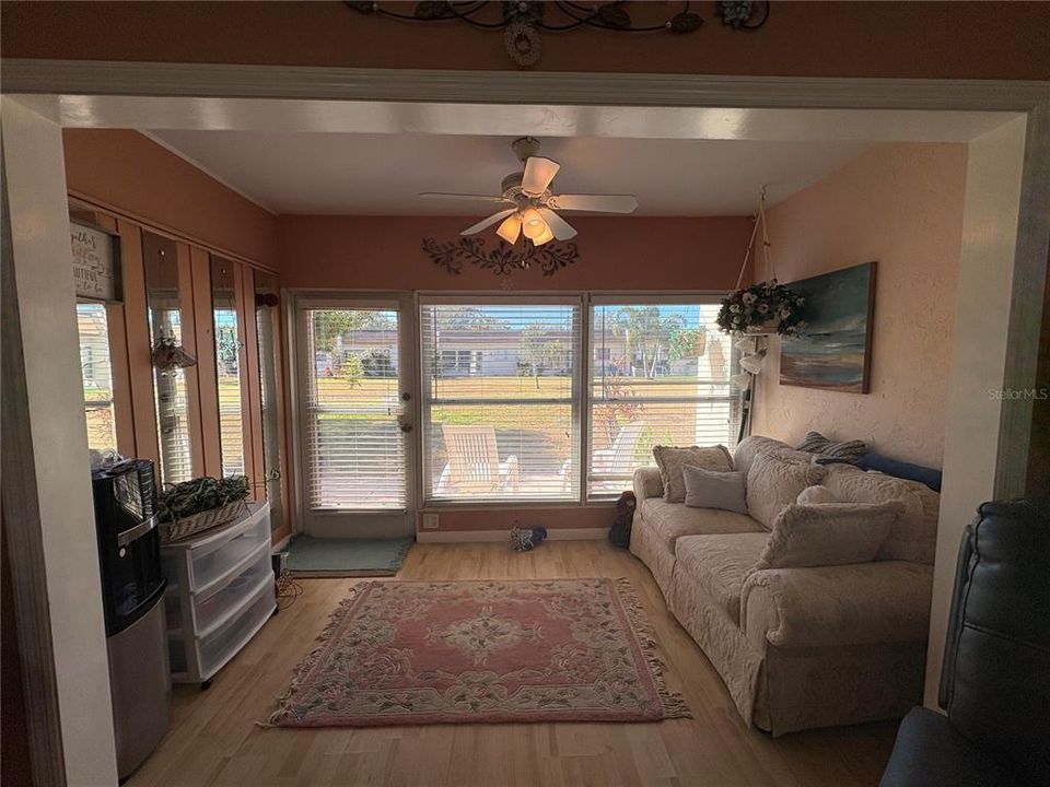 For Rent: $1,800 (2 beds, 1 baths, 812 Square Feet)