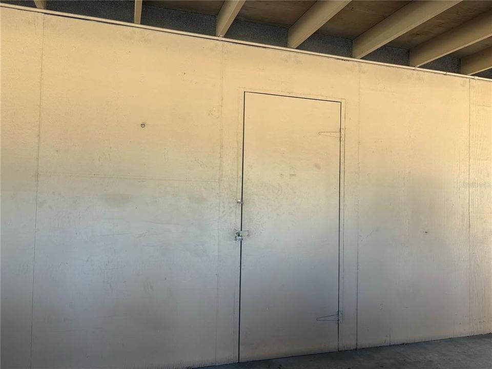 For Rent: $1,800 (2 beds, 1 baths, 812 Square Feet)