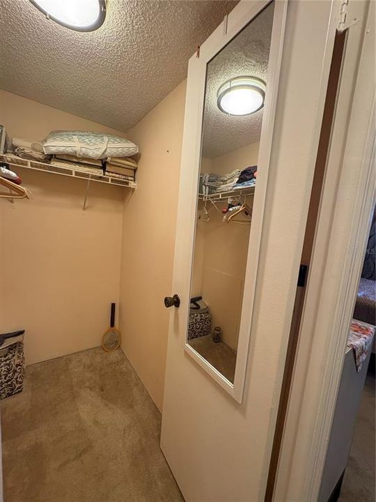 For Rent: $1,800 (2 beds, 1 baths, 812 Square Feet)