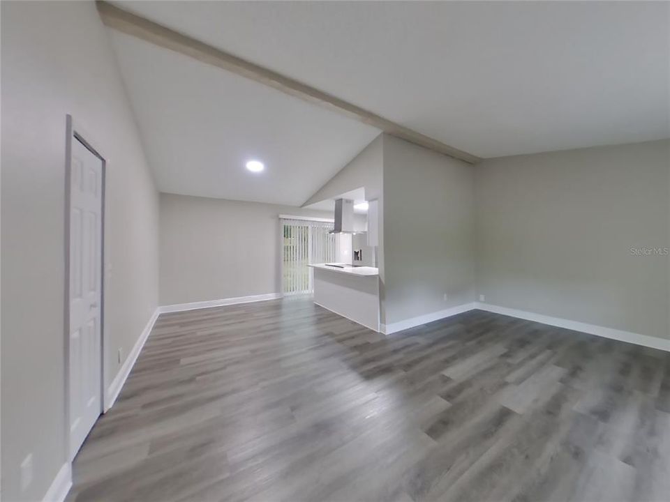 出租: $1,789 (4 贝兹, 2 浴室, 1248 平方英尺)