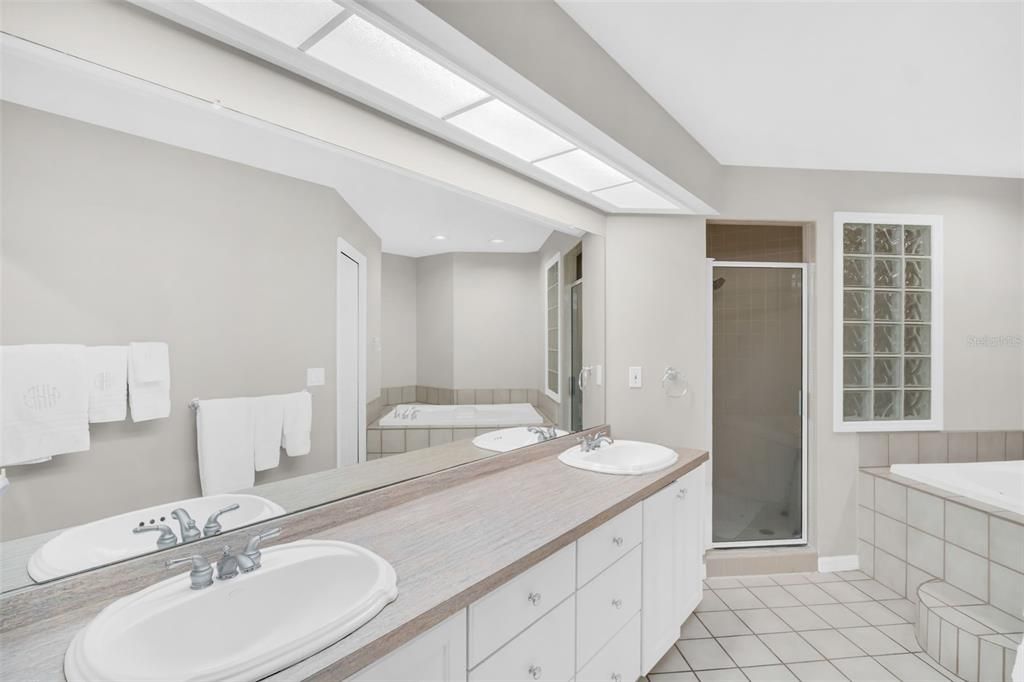 For Sale: $799,000 (3 beds, 2 baths, 1940 Square Feet)