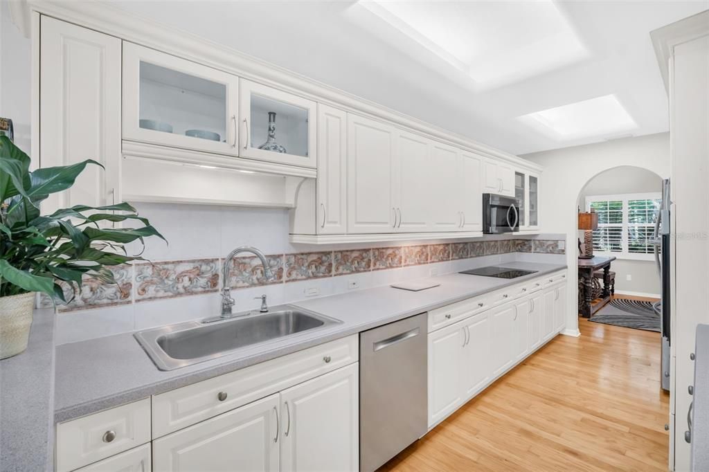 For Sale: $799,000 (3 beds, 2 baths, 1940 Square Feet)