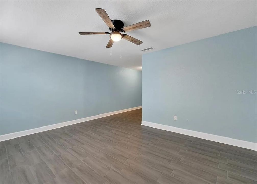 For Rent: $1,395 (2 beds, 1 baths, 900 Square Feet)