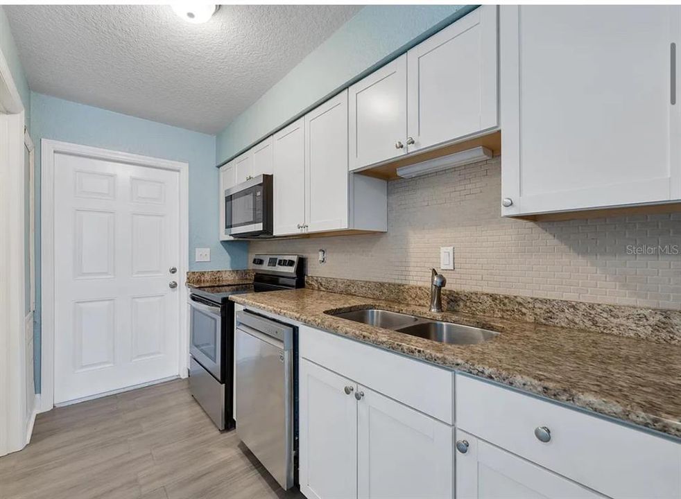 For Rent: $1,395 (2 beds, 1 baths, 900 Square Feet)