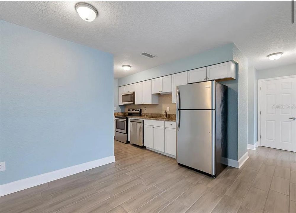 For Rent: $1,395 (2 beds, 1 baths, 900 Square Feet)