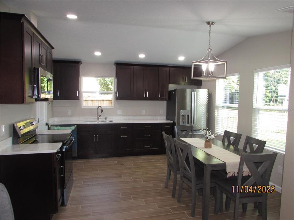 Activo con contrato: $327,000 (3 camas, 2 baños, 1319 Pies cuadrados)