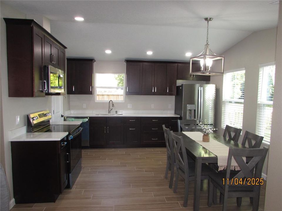 Activo con contrato: $327,000 (3 camas, 2 baños, 1319 Pies cuadrados)