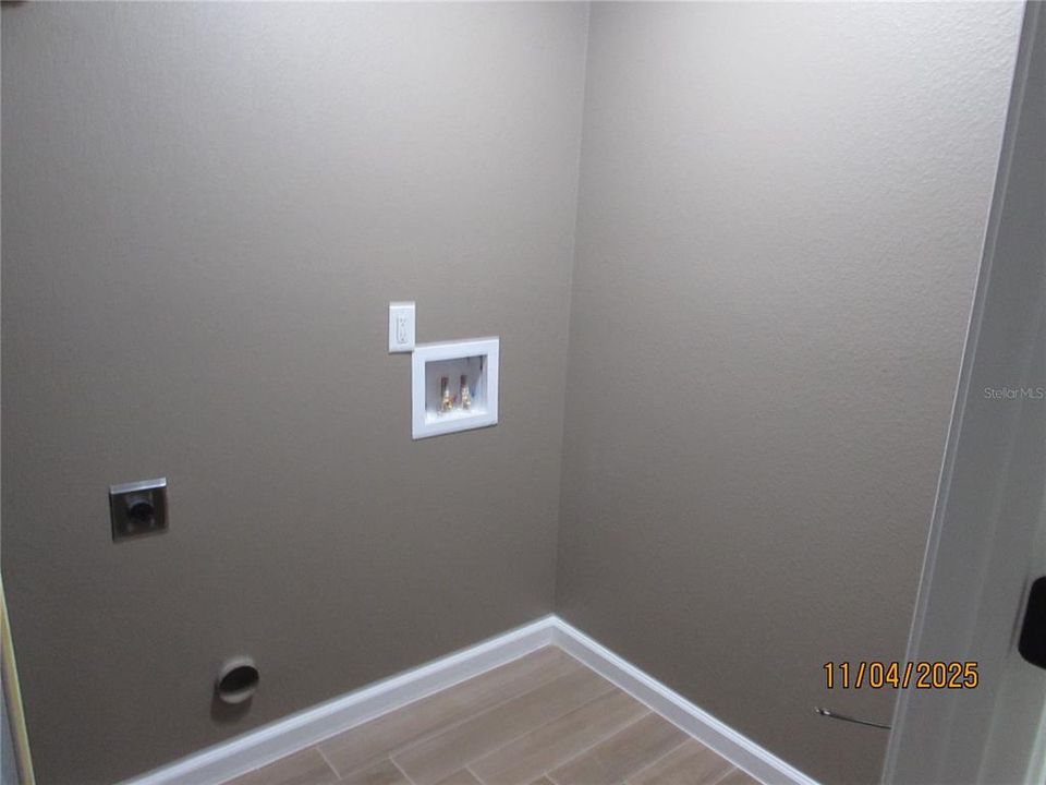 Activo con contrato: $327,000 (3 camas, 2 baños, 1319 Pies cuadrados)