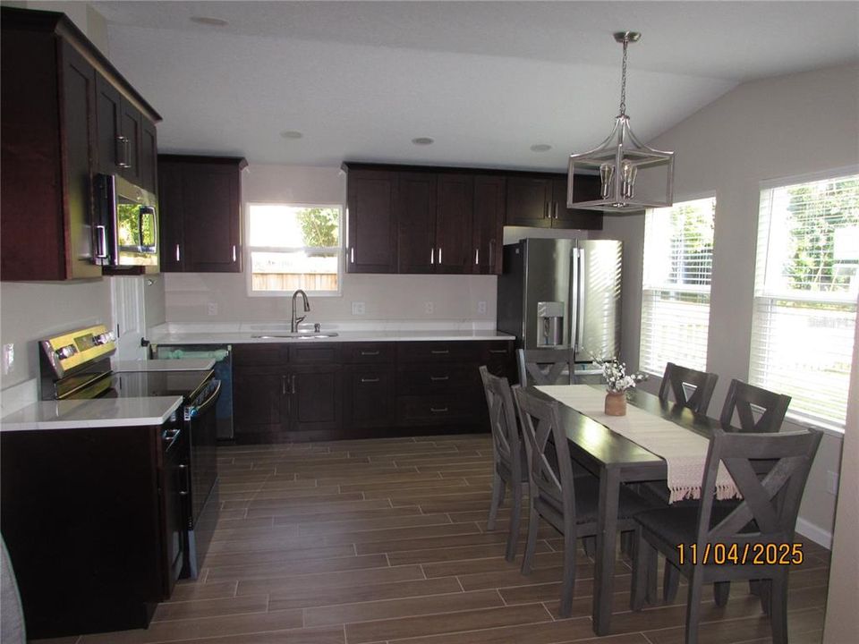 Activo con contrato: $327,000 (3 camas, 2 baños, 1319 Pies cuadrados)