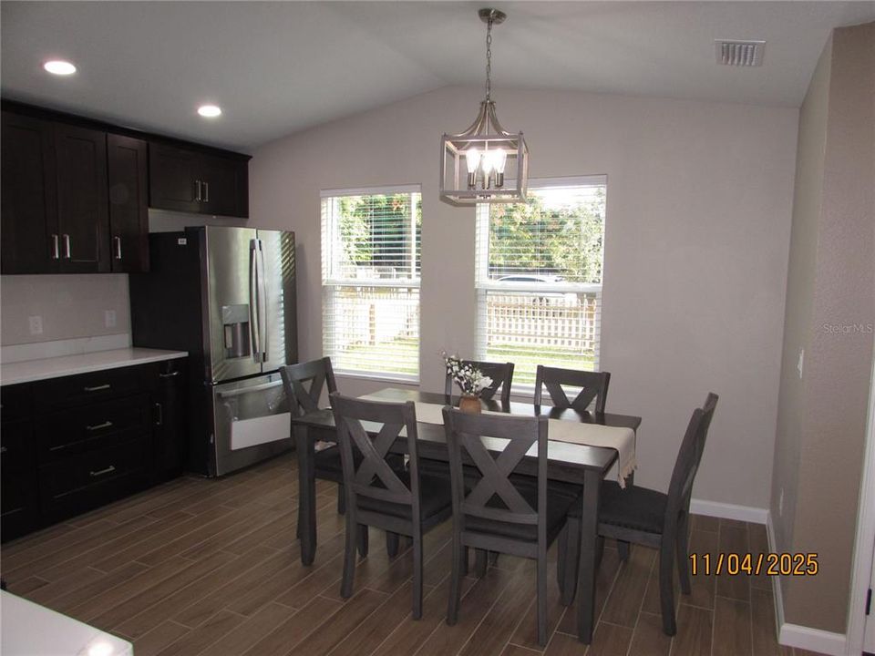 Activo con contrato: $327,000 (3 camas, 2 baños, 1319 Pies cuadrados)