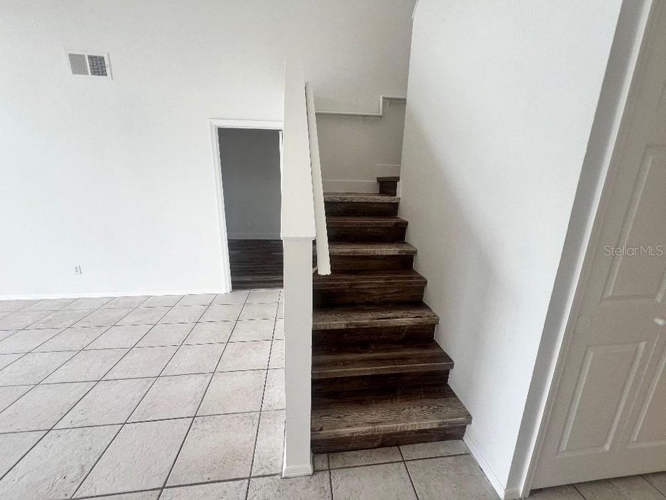 Под контрактом: $2,400 (4 спален, 2 ванн, 1906 Квадратных фут)