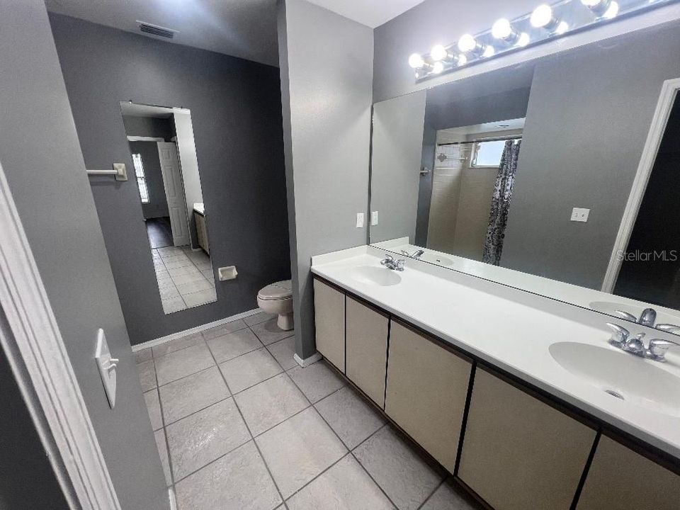 Под контрактом: $2,400 (4 спален, 2 ванн, 1906 Квадратных фут)