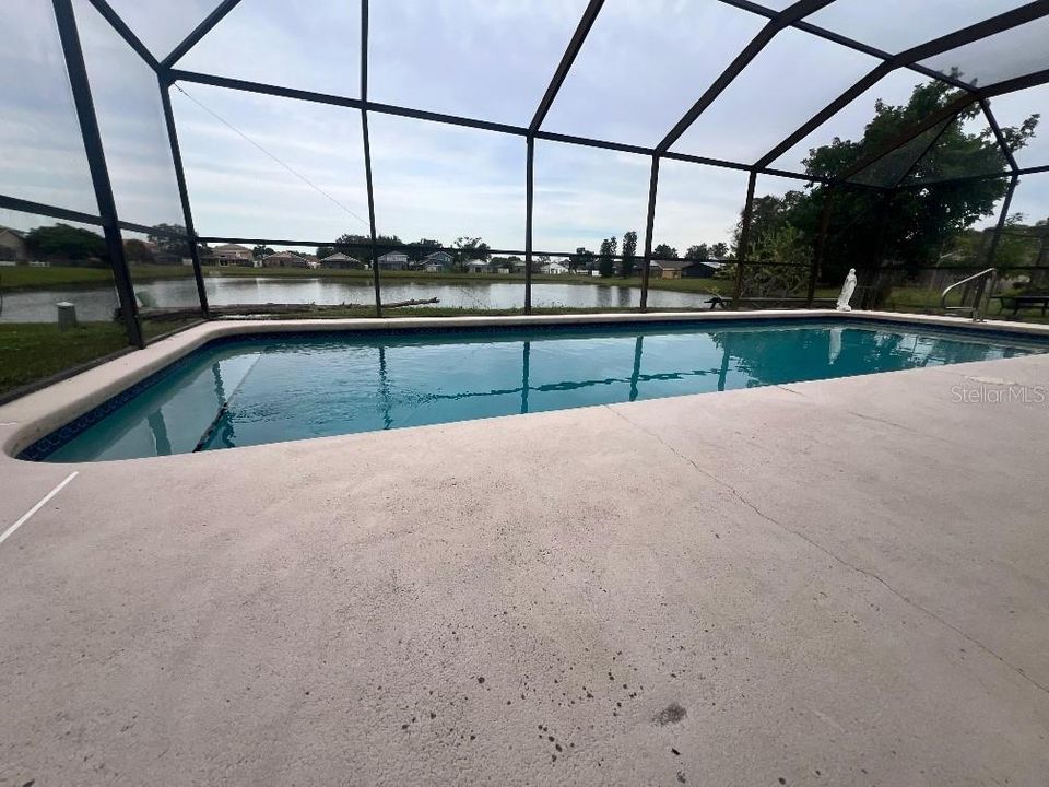 Под контрактом: $2,400 (4 спален, 2 ванн, 1906 Квадратных фут)