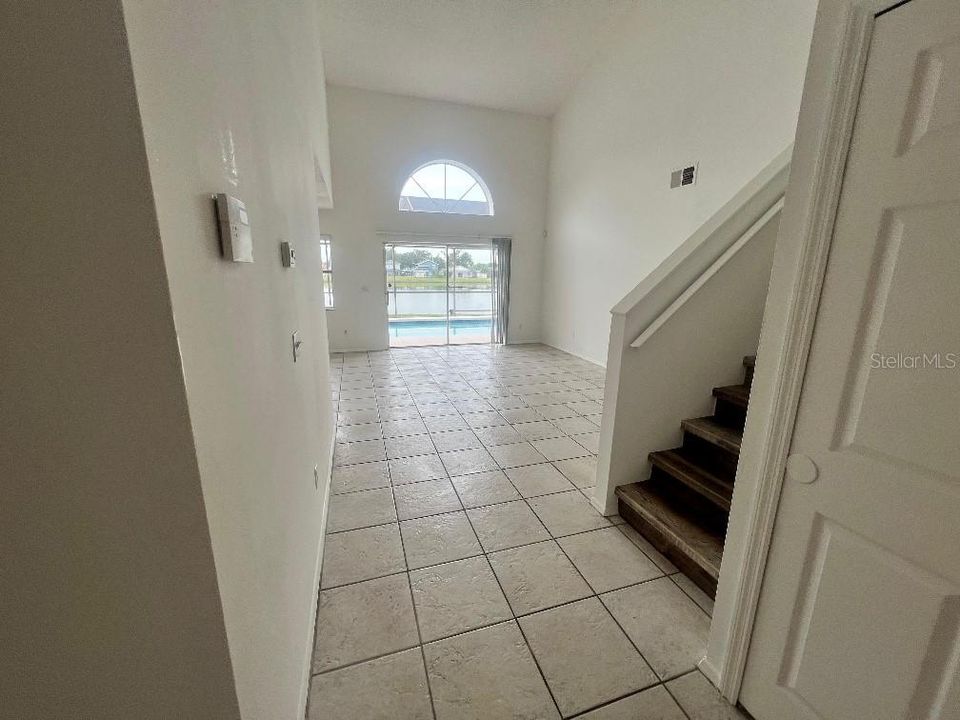 Под контрактом: $2,400 (4 спален, 2 ванн, 1906 Квадратных фут)