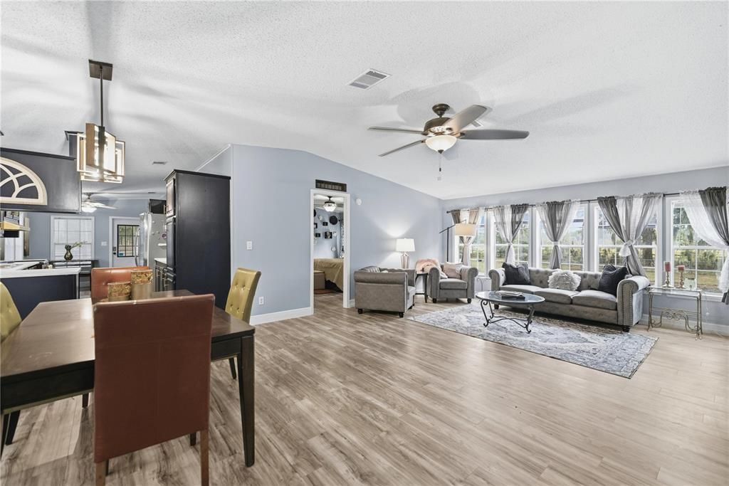 For Sale: $244,900 (3 beds, 2 baths, 1497 Square Feet)