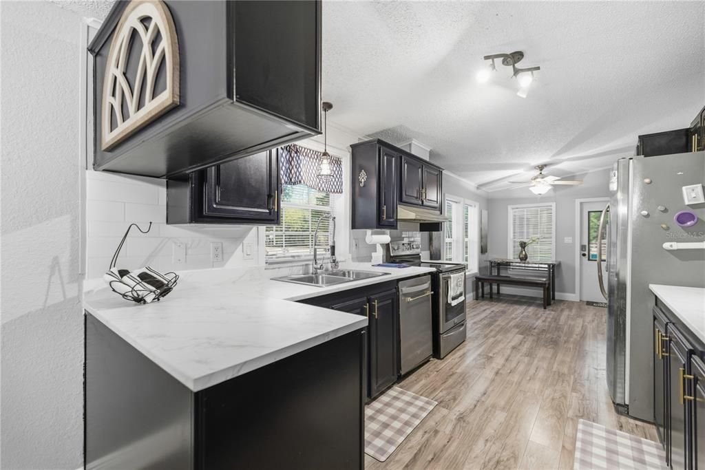 For Sale: $244,900 (3 beds, 2 baths, 1497 Square Feet)