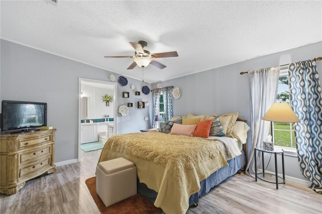 For Sale: $244,900 (3 beds, 2 baths, 1497 Square Feet)