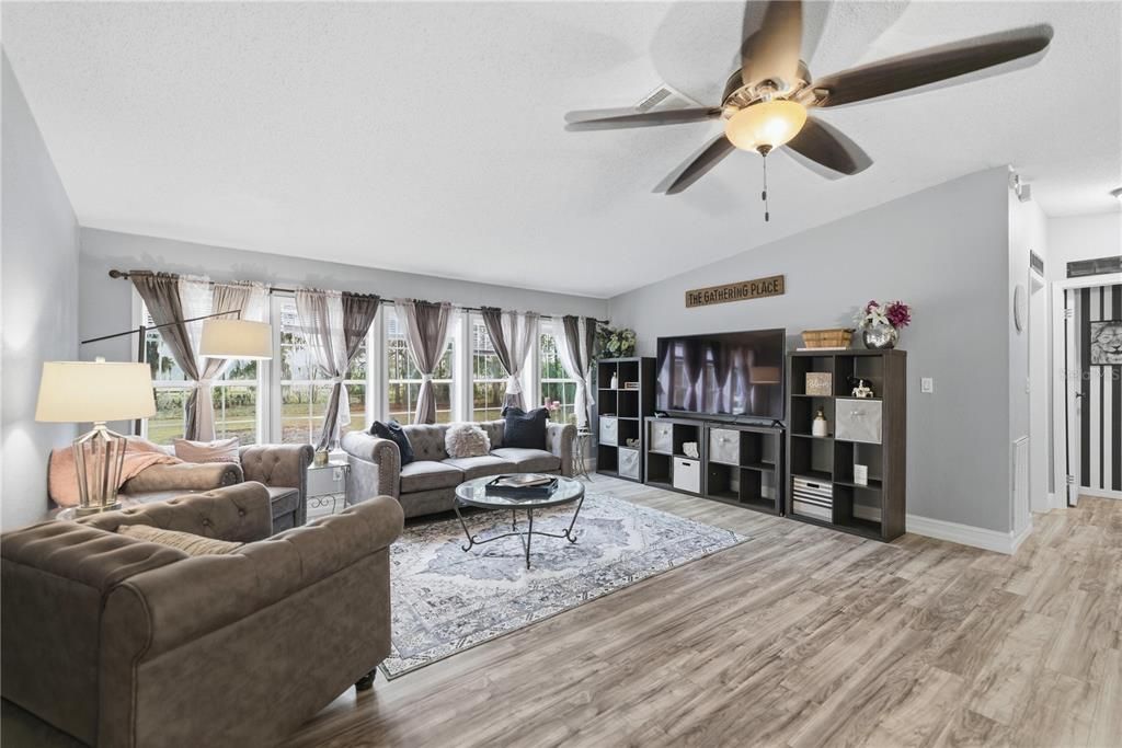 For Sale: $244,900 (3 beds, 2 baths, 1497 Square Feet)