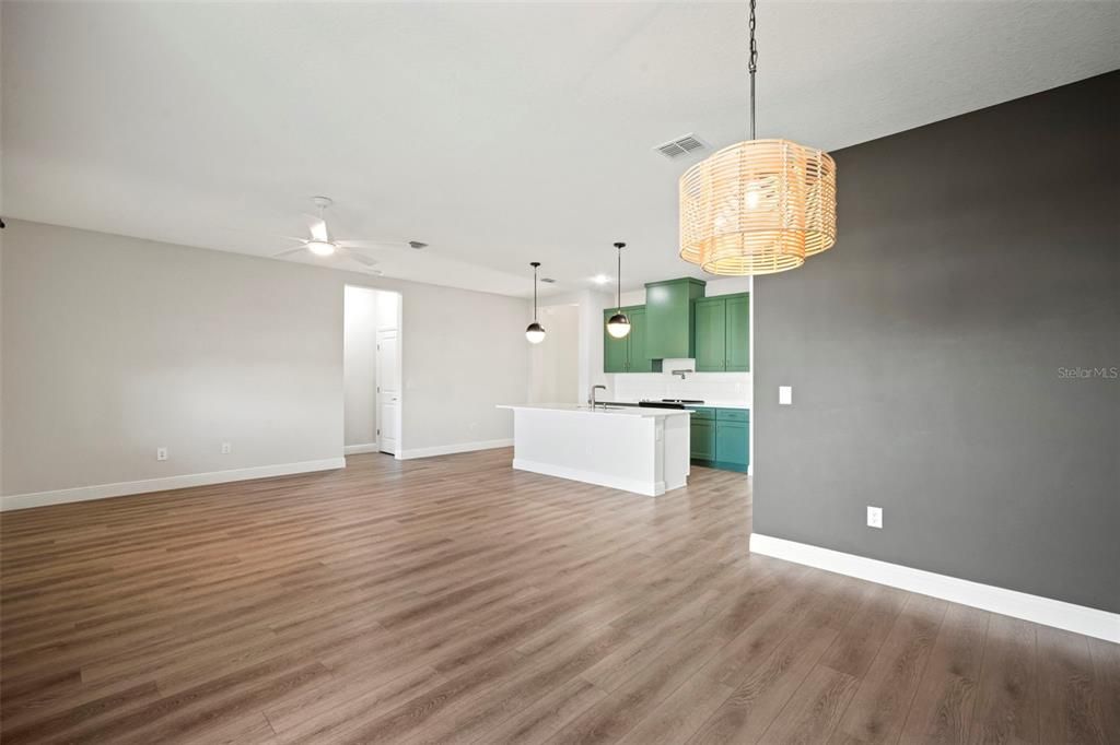 出租: $3,000 (3 贝兹, 2 浴室, 1699 平方英尺)